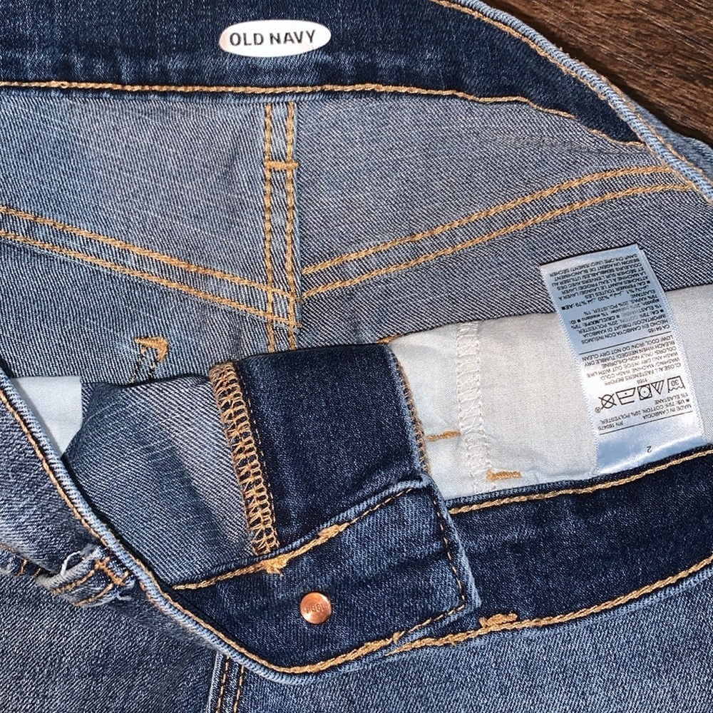 Old Navy cuffed denim‎ blue shorts size 2 - Picture 2 of 3